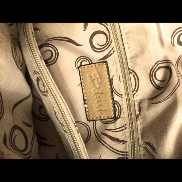 NEUTRAL TAN & CHOCOLATE BROWN VEGAN LEATHER TOTE /LAPTOP BAG - Picture 7 of 9